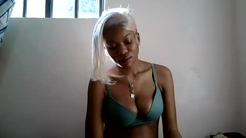 faizah_ online show from August 11, 1:46 pm