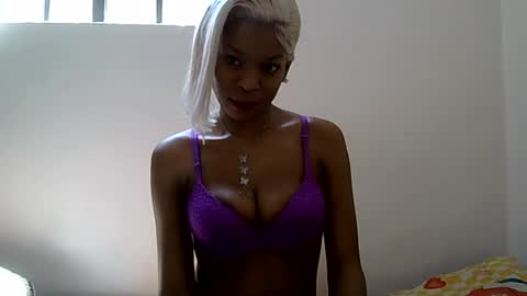 faizah_ online show from August 14, 9:57 am
