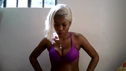 faizah_ online show from August 14, 1:15 pm