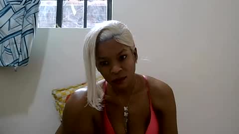 faizah_ online show from August 15, 1:37 pm