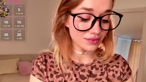 fancyamelia online show from August 11, 9:33 am