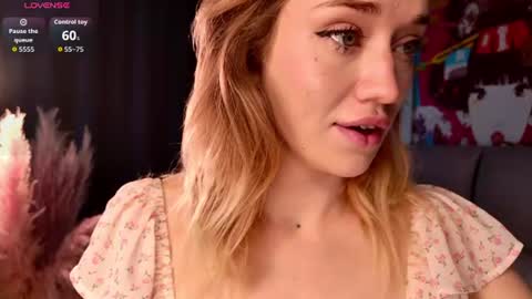 fancyamelia online show from August 12, 6:16 am