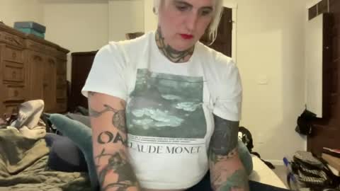 far_from_purrfect online show from August 24, 4:36 pm