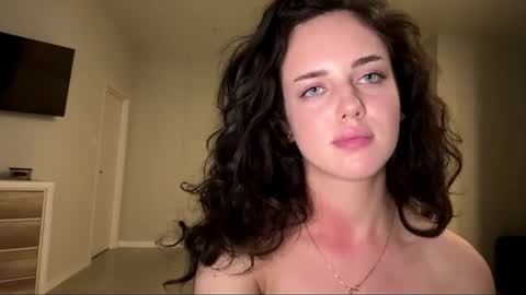 Mia online show from August 7, 5:57 pm