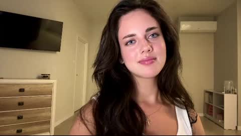 Mia online show from August 11, 7:27 pm