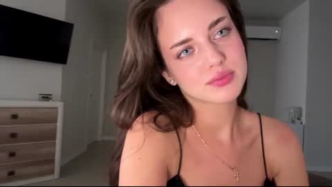 Mia online show from August 12, 3:36 pm
