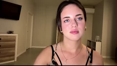 Mia online show from August 13, 5:16 pm