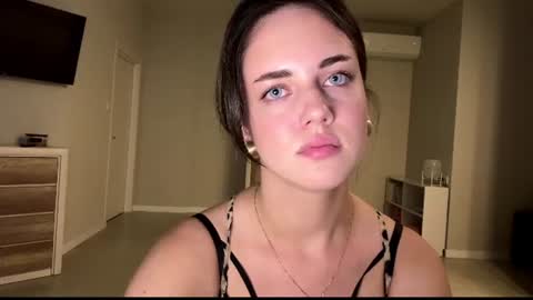 Mia online show from August 13, 8:34 pm