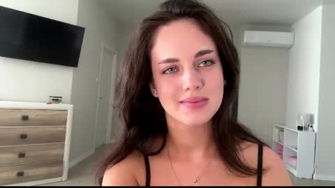 Mia online show from August 15, 10:30 am
