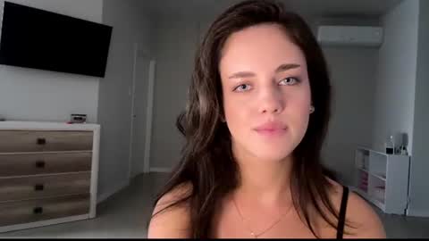 Mia online show from August 15, 12:42 pm