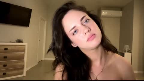 Mia online show from August 16, 6:23 pm