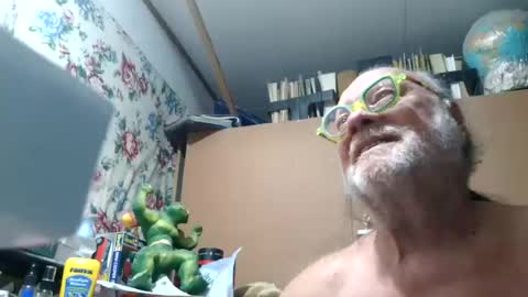 fatfreddythecat online show from July 10, 5:35 am