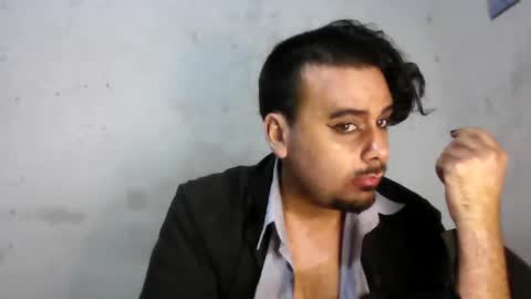 Faux Feitico online show from April 28, 2:00 am