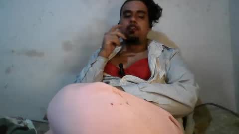 Faux Feitico online show from May 2, 12:15 am