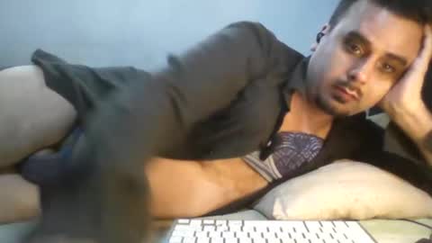 Faux Feitico online show from May 8, 5:59 pm