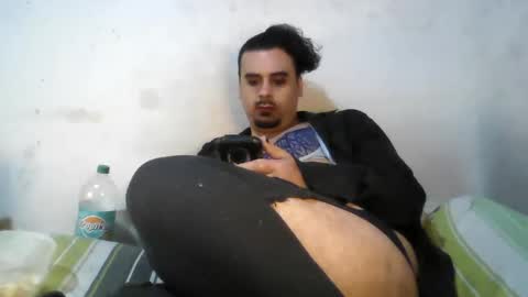 Faux Feitico online show from May 9, 2:03 am