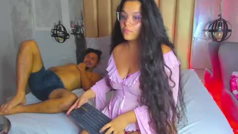 Luna and Leoh online show from July 23, 8:33 pm
