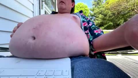 feedmyhugebelly online show from May 18, 7:58 pm
