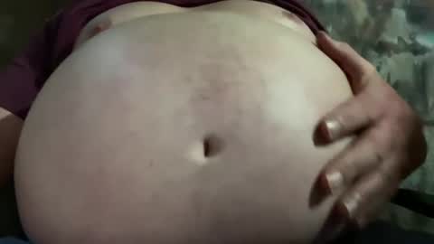 feedmyhugebelly online show from August 12, 9:06 pm
