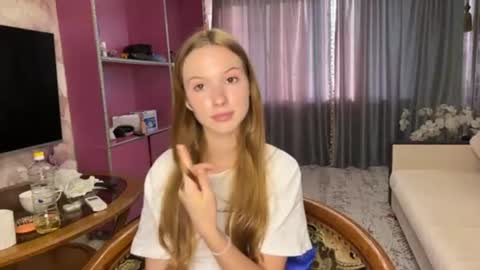 Aphrodite online show from August 4, 3:31 pm