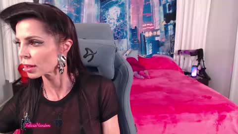 Felicia Hardon online show from July 14, 11:27 pm