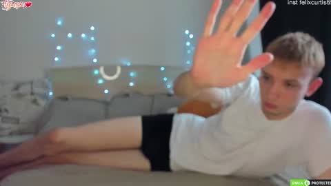 felixcurt online show from August 15, 10:08 am