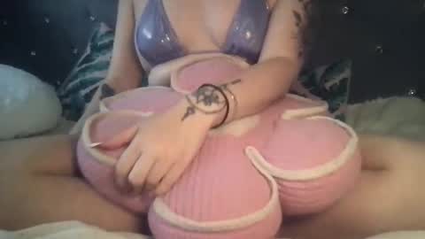     online show from May 24, 9:28 pm
