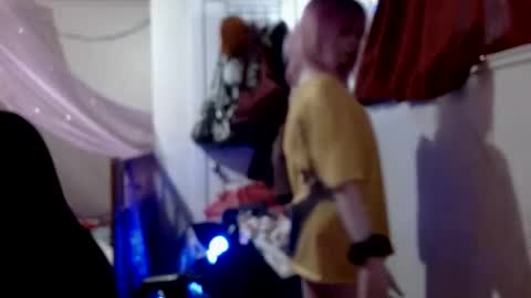 fempue online show from March 25, 12:00 pm