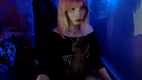 fempue online show from April 1, 5:05 am