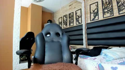 fer_florez online show from August 5, 3:21 pm