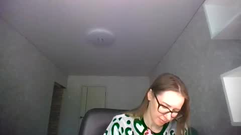 feraliss online show from May 24, 10:18 am