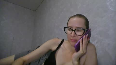feraliss online show from August 4, 7:11 pm