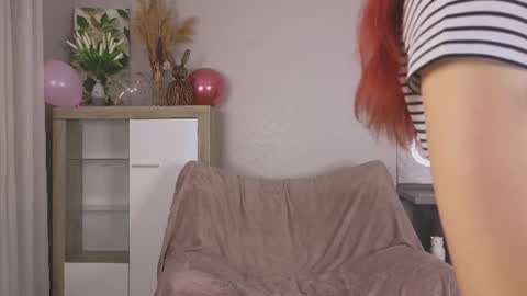 feralmacaron online show from August 15, 7:56 am