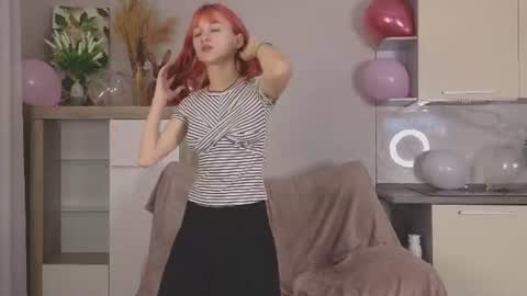 feralmacaron online show from August 15, 1:26 pm