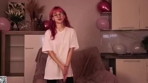 feralmacaron online show from August 16, 7:12 am