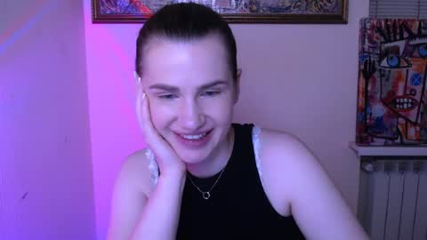 Mia online show from July 26, 1:05 pm