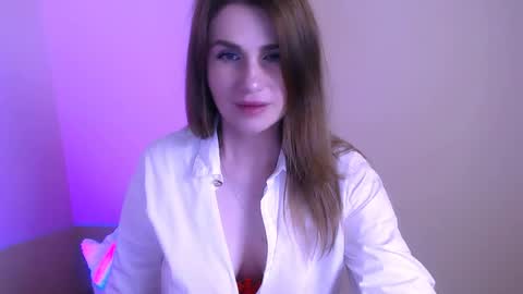 Mia online show from August 3, 11:06 am