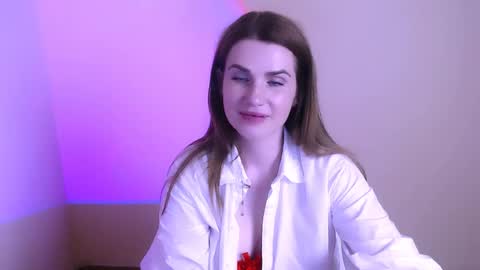 Mia online show from August 3, 1:18 pm