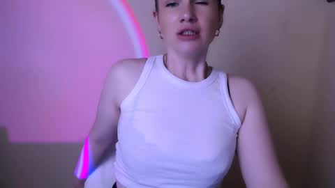 Mia online show from August 6, 12:48 pm