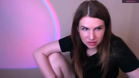 Mia online show from August 7, 12:49 pm