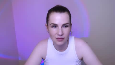 Mia online show from August 10, 12:06 pm