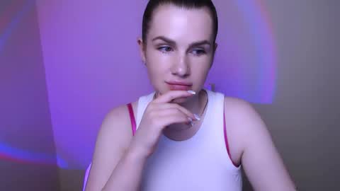 Mia online show from August 10, 2:18 pm