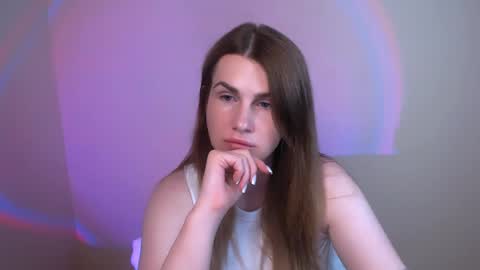 Mia online show from August 11, 12:40 pm
