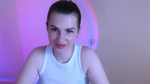 Mia online show from August 12, 9:44 am