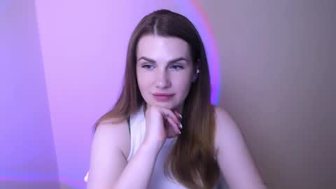 Mia online show from August 12, 1:13 pm
