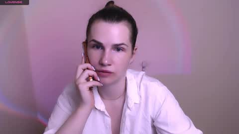 Mia online show from August 15, 11:58 am