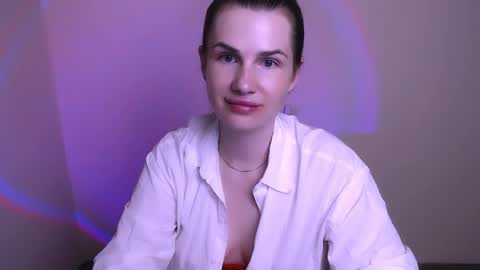 Mia online show from August 15, 2:10 pm