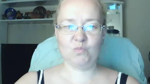 fialkaxl online show from August 5, 3:21 pm