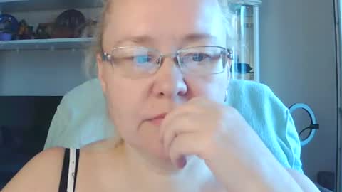 fialkaxl online show from August 8, 1:33 pm