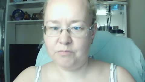 fialkaxl online show from August 15, 6:01 pm